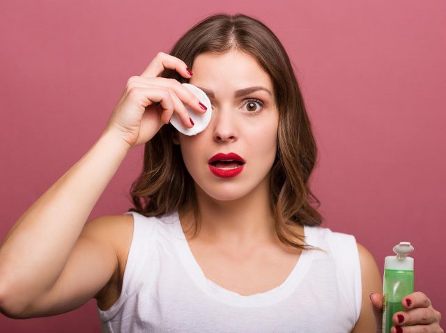 落ちにくいリップをするんとオフ！意外なアイテムを使った裏ワザとは？