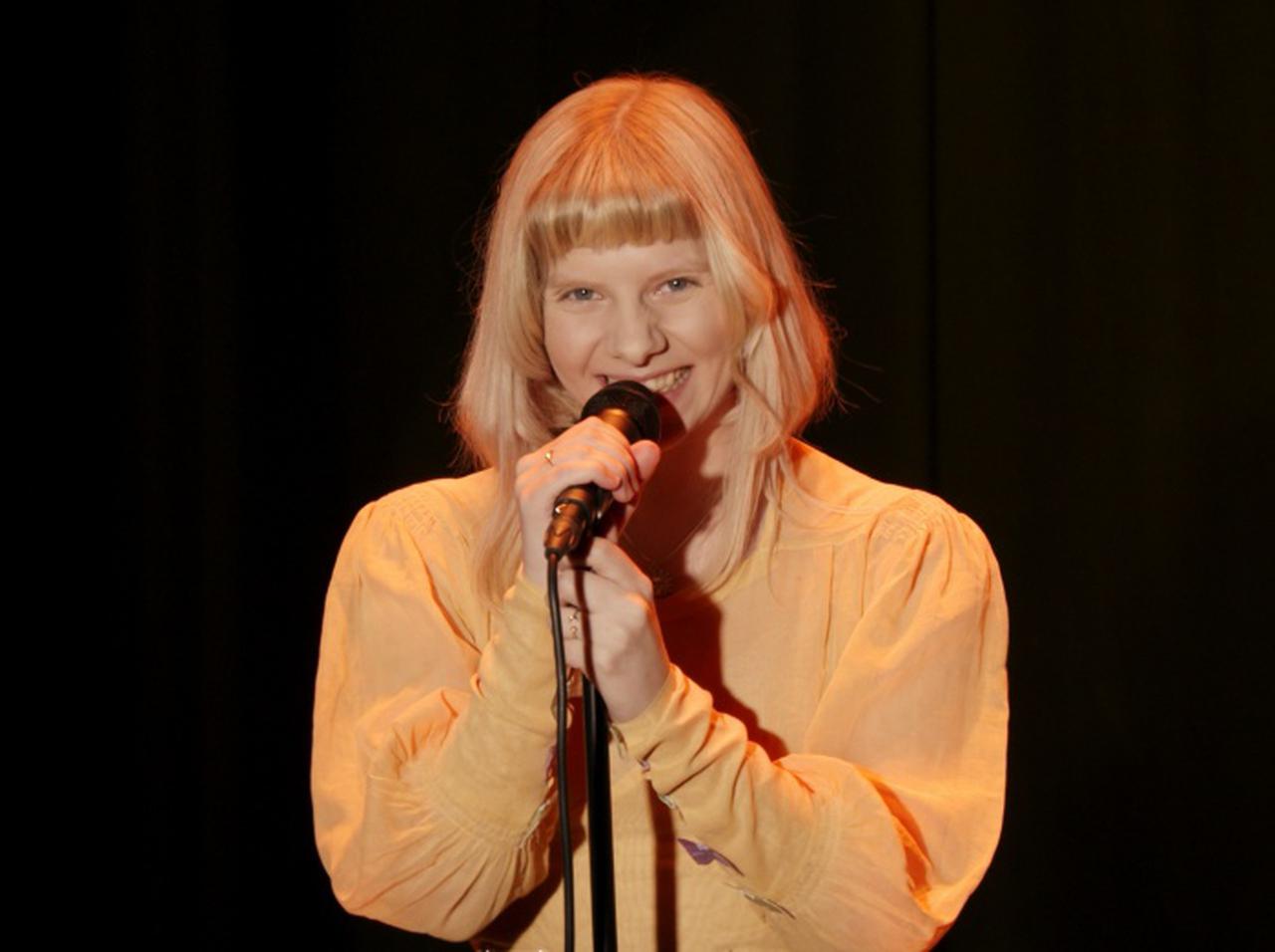 オーロラが日本のファンを「女王の国」に招待してくれた夜【ライブレポ】