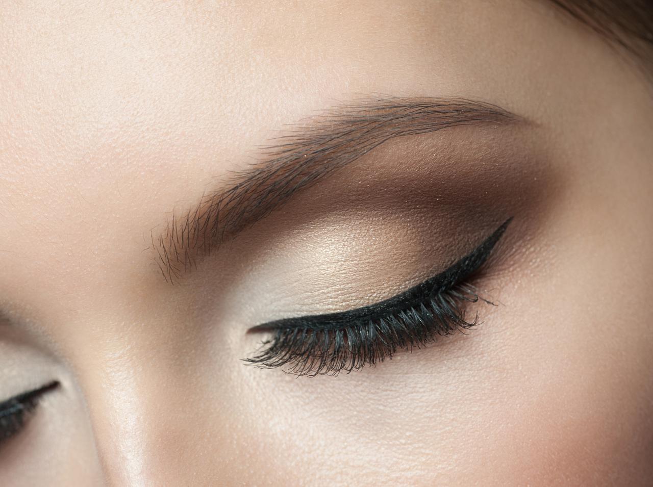 目尻のアイラインがキレイに引ける!失敗しないための3つのコツ