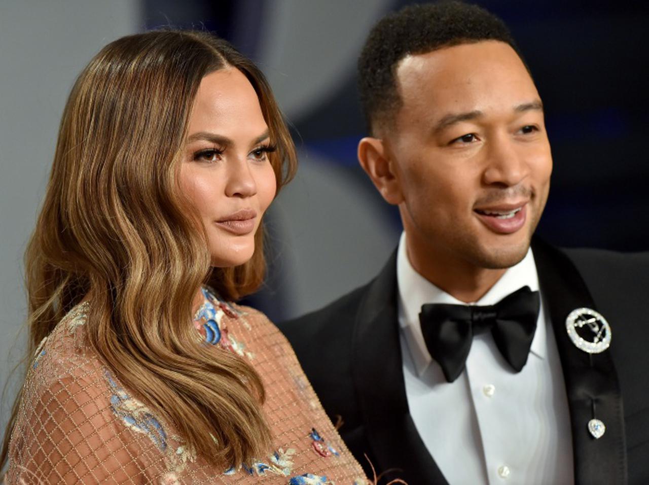 クリッシー・テイゲン、死産から2ヵ月経った「ありのままの体」を公開して思いを綴る