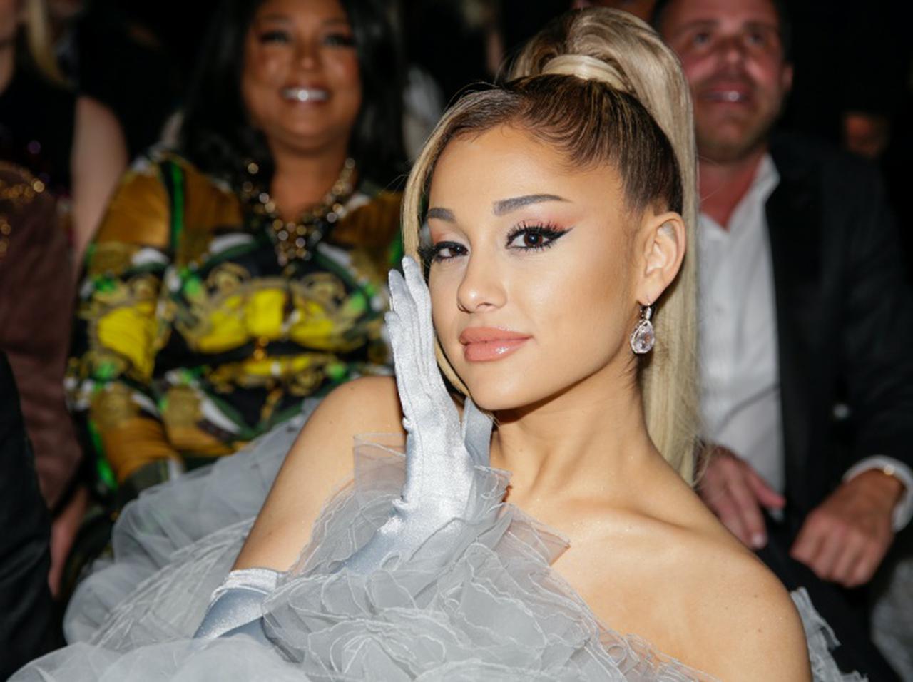 アリアナ・グランデ、恋愛事情を探られるのを「阻止」するために取った行動が潔い