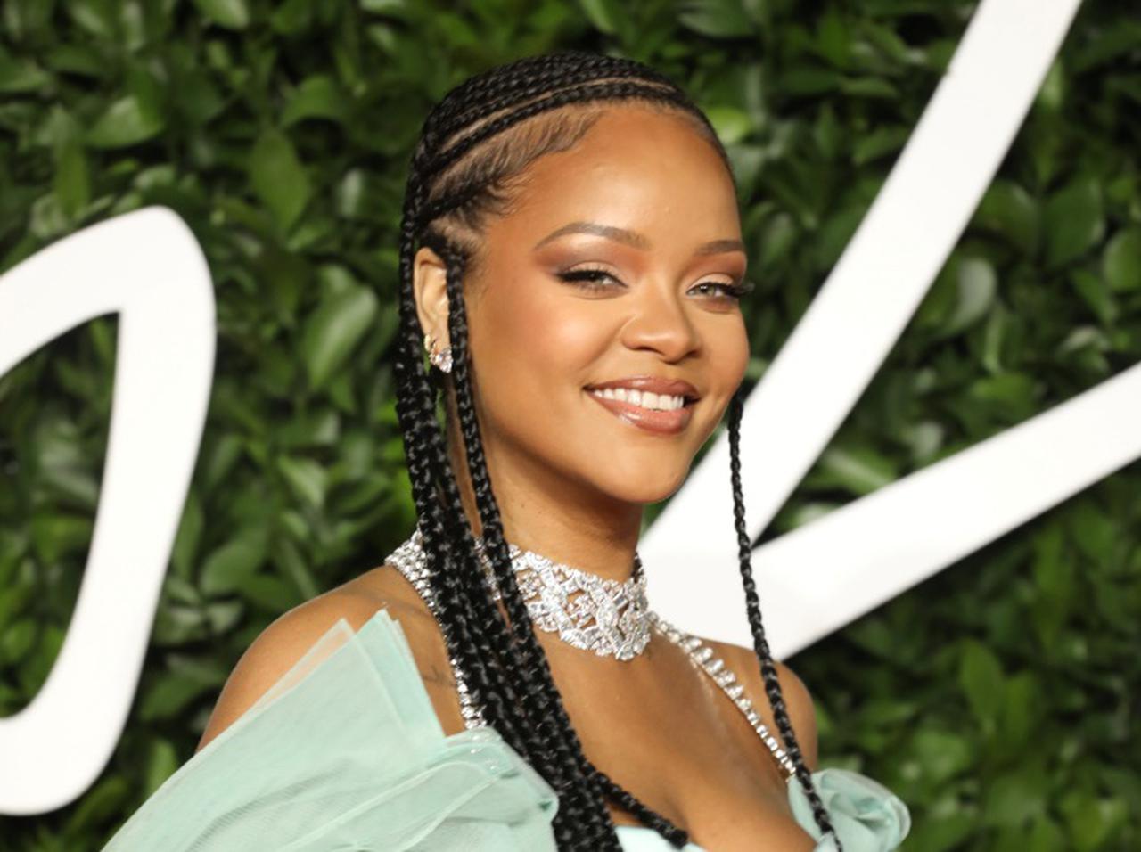 リアーナ、ガソスタで遭遇したファンに「意外な事実」を告げる