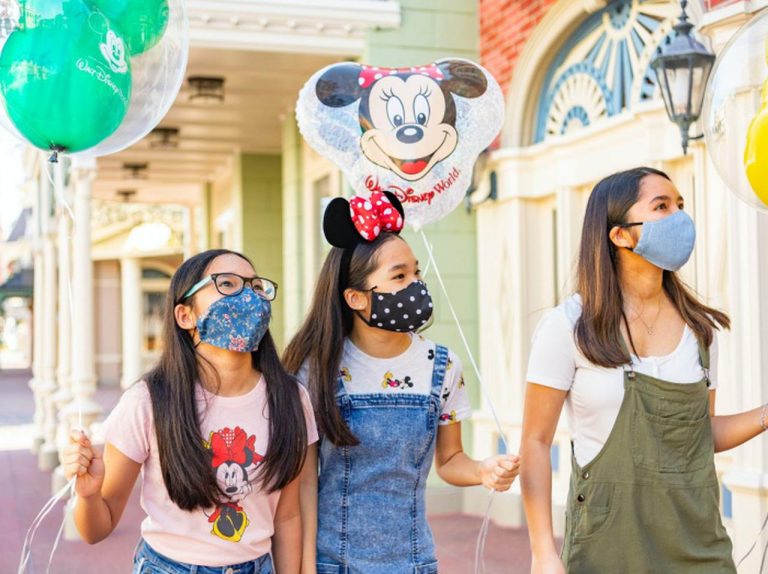 ディズニーランド、走行中のアトラクションでこっそり「アレ」をした結果が気まずさ全開