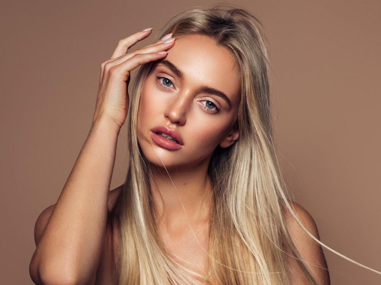 ツヤ肌メイクはテカって見える?そんな悩みを解消するメイクの仕上げ方