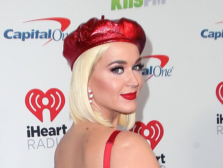 「ナゲット愛」炸裂！ケイティ・ペリーのパジャマのクセが強い