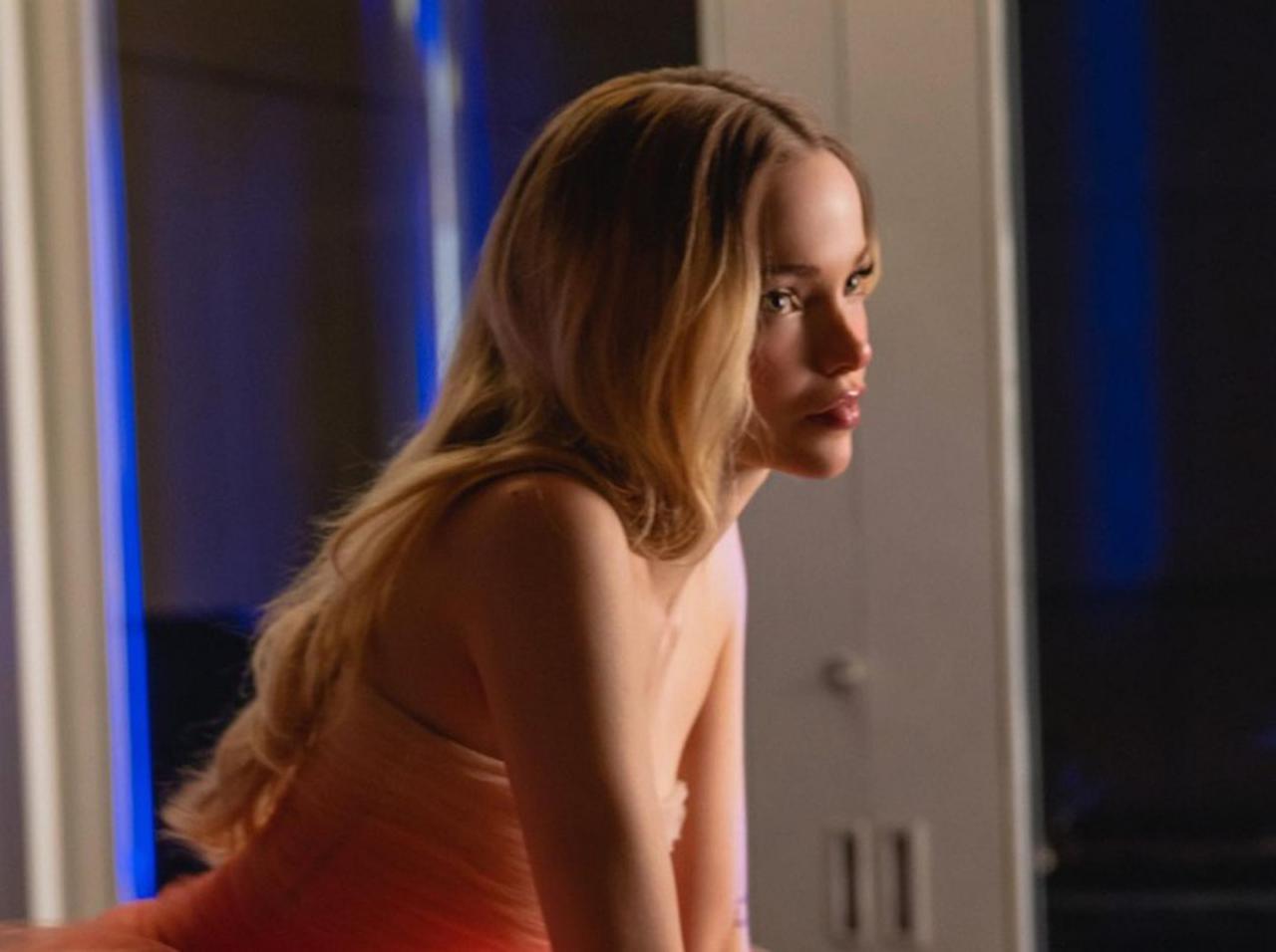 ダヴ・キャメロン、「We Belong」のMVで1人の時間と向き合う