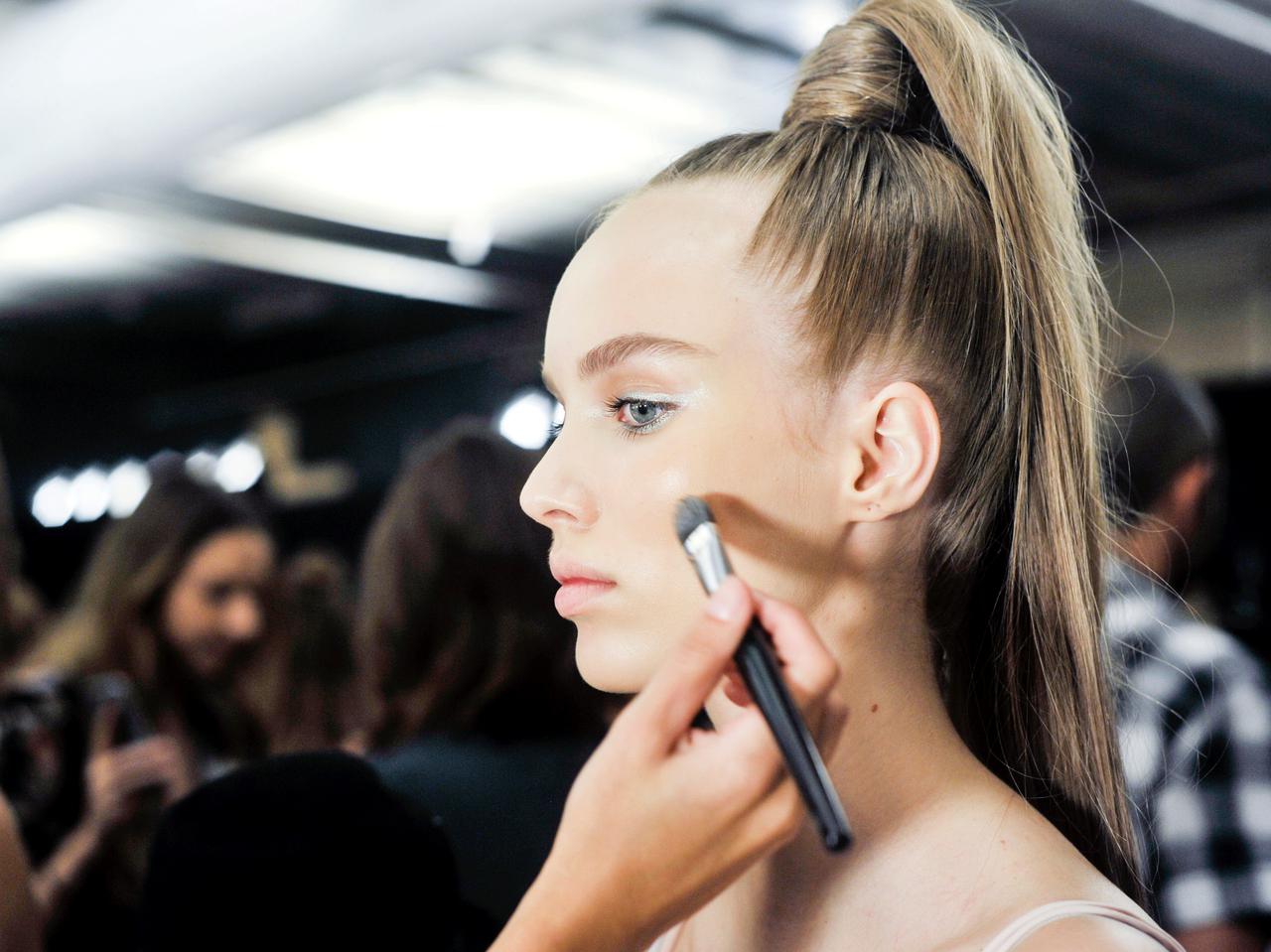 透明感あふれる美肌の秘密は“グリーン”!トップモデルのメイク担当が明かす裏ワザ