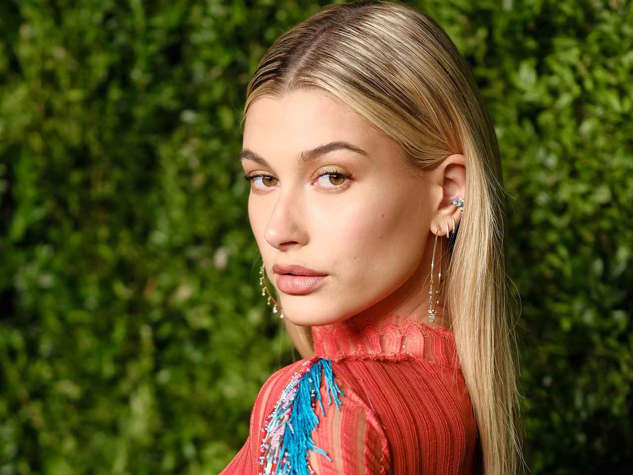 真冬の乾燥肌を救う！ヘイリー・ビーバーの“超保湿ケア”が凄すぎる