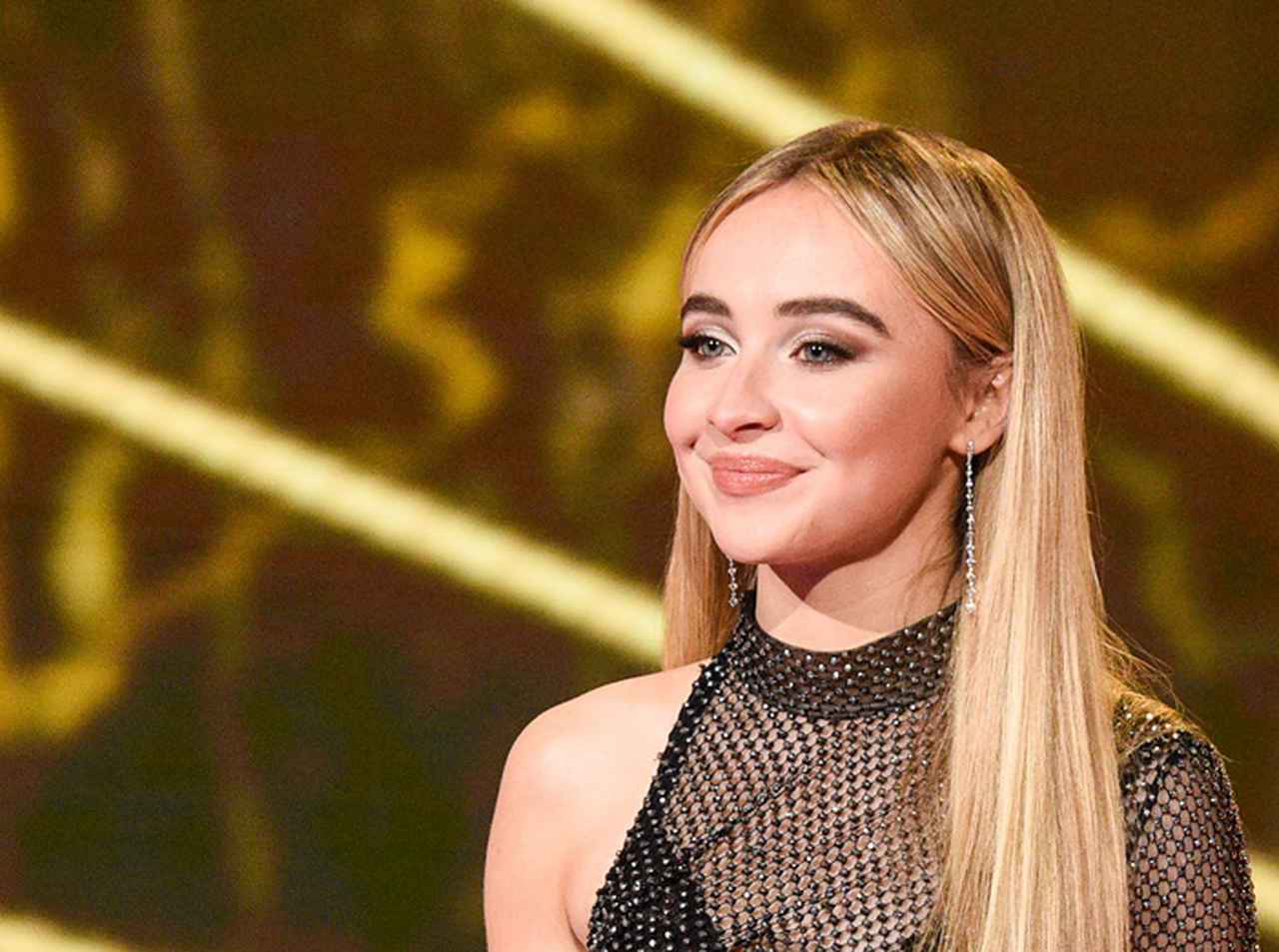 サブリナ・カーペンター、自分至上最もセクシーなドレスを着用【MTV Movie & TVアワード】