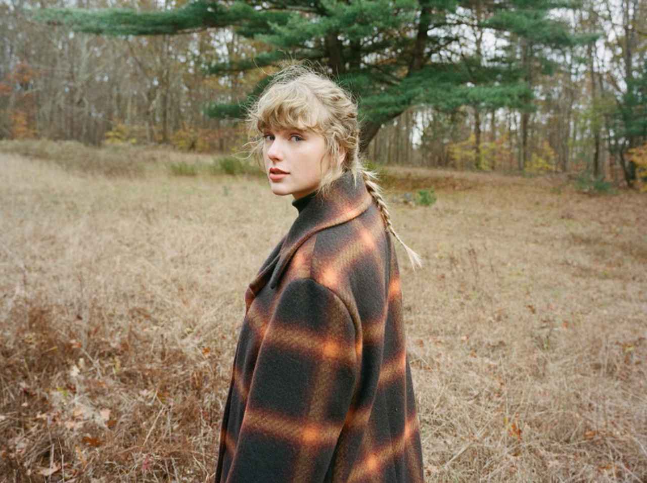 2021年のカレンダーがセットに!テイラー・スウィフト『エヴァーモア』国内盤が発売