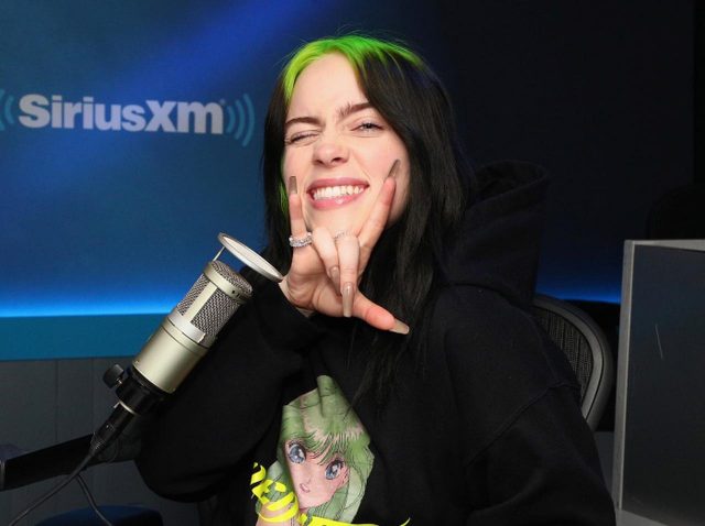 ビリー・アイリッシュの密着映画『ビリー・アイリッシュ：世界は少しぼやけている』の予告が公開！