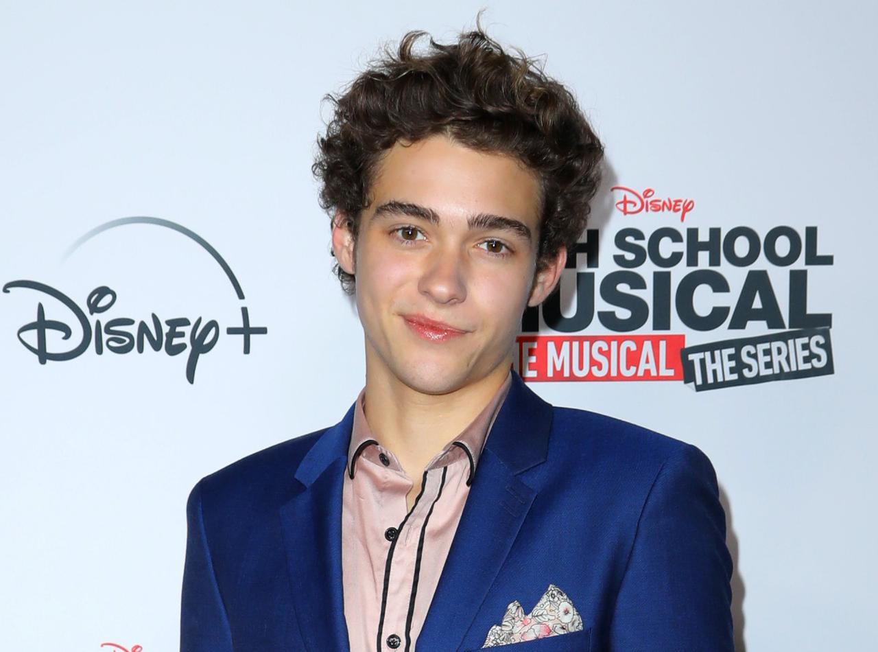 ジョシュア・バセット、クリスマスソング「パーフェクト・ギフト」の制作秘話を明かす