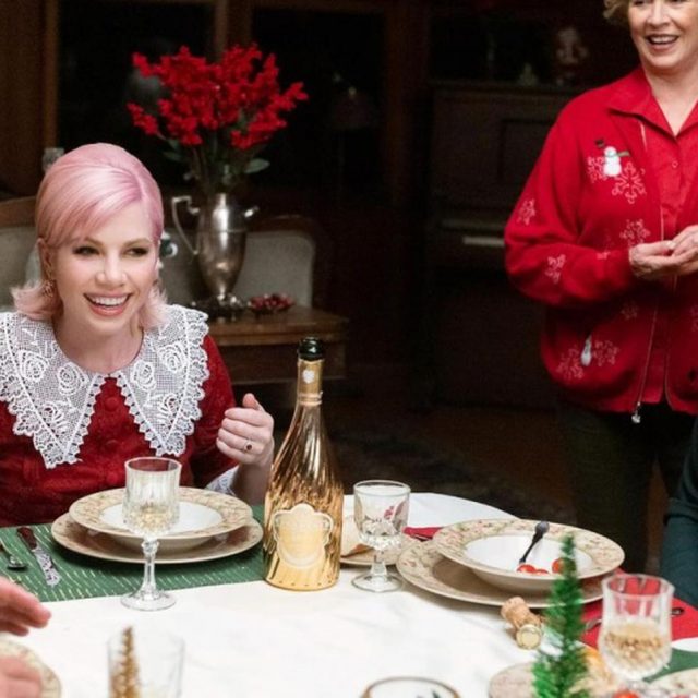 メチャクチャなクリスマスもありかも！？カーリーが「It’s Not Christmas Till Somebody Cries」のMVを公開