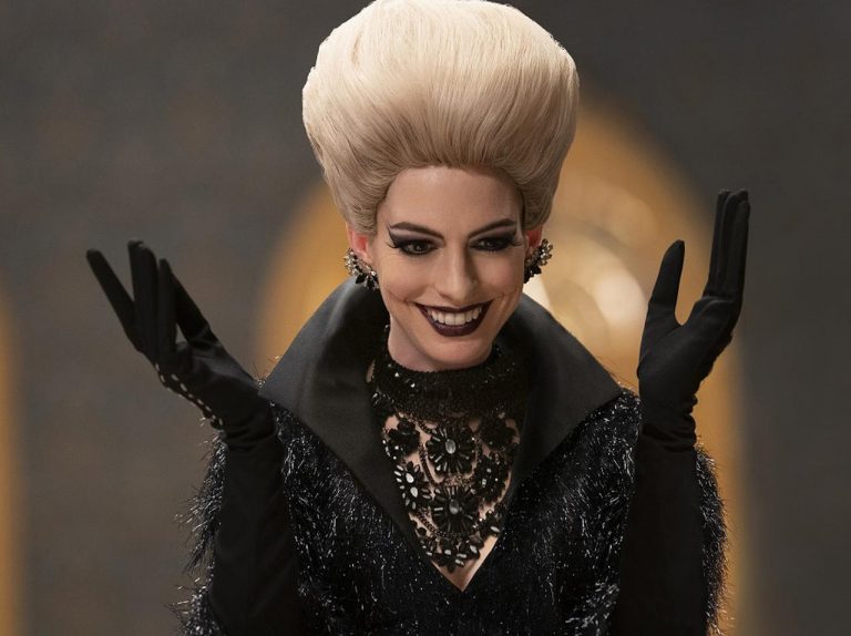 『魔女がいっぱい』メイク中のアン・ハサウェイが！舞台裏が見られる特別映像が公開