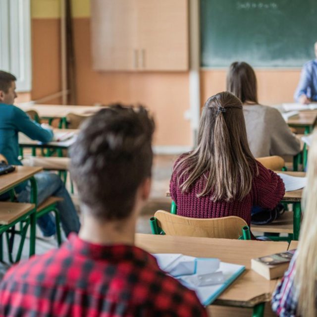 女子生徒なら“見逃される”ことで「停学処分」になった男子生徒が抗議