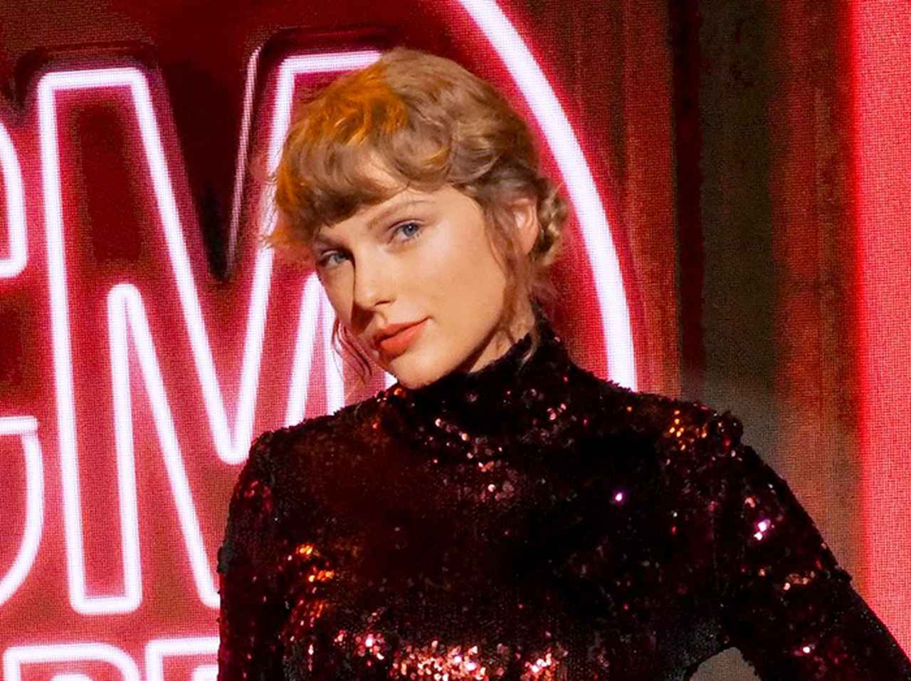 テイラー・スウィフト、最近の髪型にまつわる「秘話」から伝わる常識人ぶり