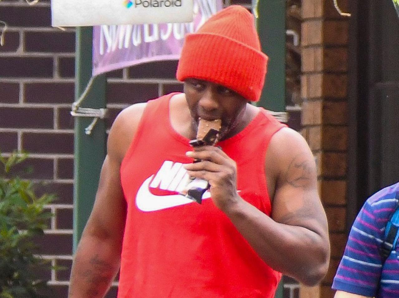 『マイティ・ソー』復帰も噂されるイドリス・エルバ、アイスを持つ腕の筋肉美がさすがすぎる【写真アリ】