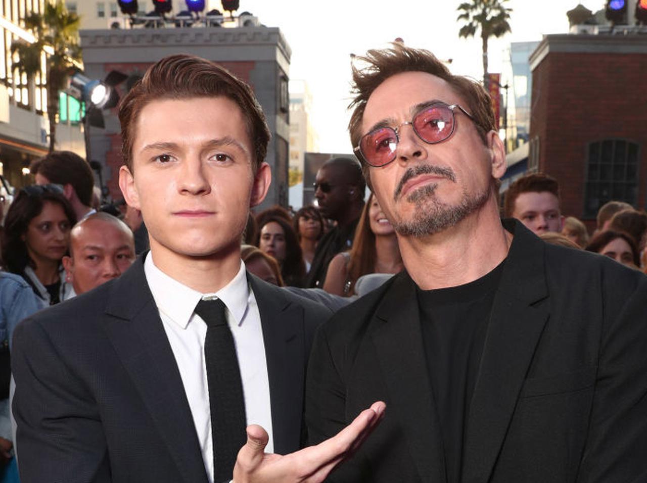 トム・ホランド、ロバート・ダウニー・Jr.から「借りパク3年目」の物をお披露目