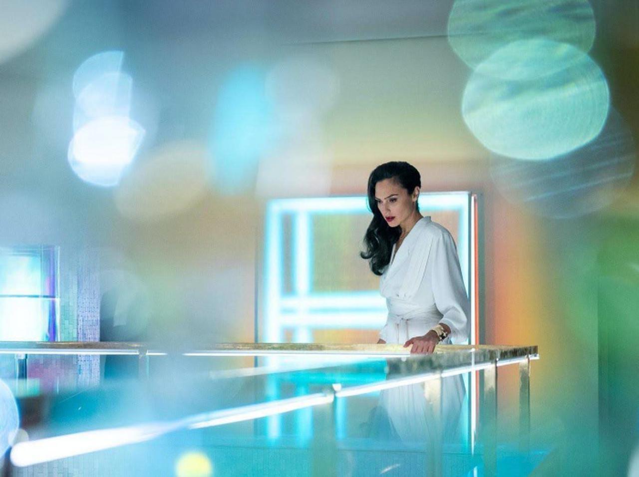 『ワンダーウーマン1984』の白く美しいスーツ、ブルック・シールズに影響を受けている