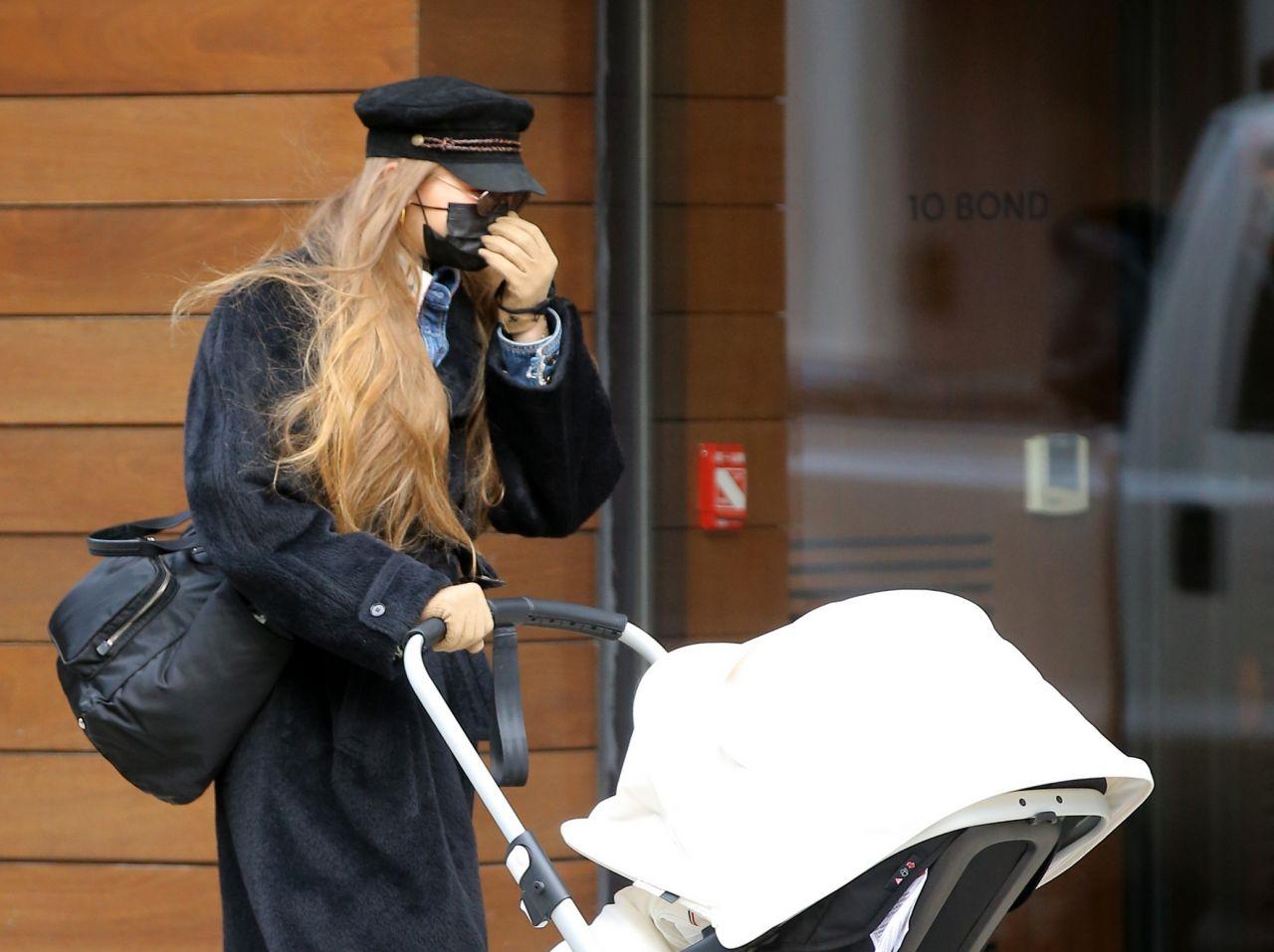 ジジ・ハディッド愛用のベビーカーは日本でも人気のあのブランド