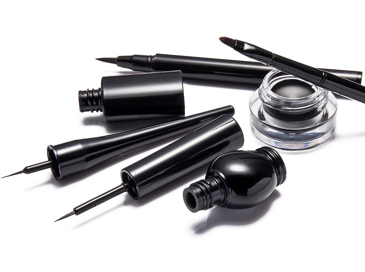 自分に合ったアイライナーはどれ？種類で異なるメリットをプロが解説