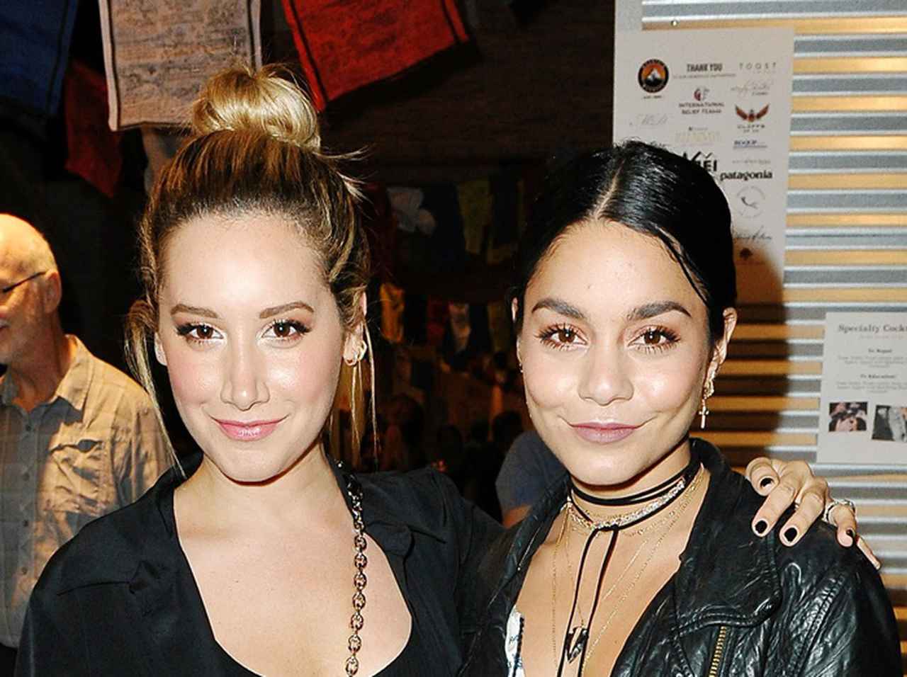 ヴァネッサ・ハジェンズが32歳に!親友アシュレイ・ティスデイルがお祝い