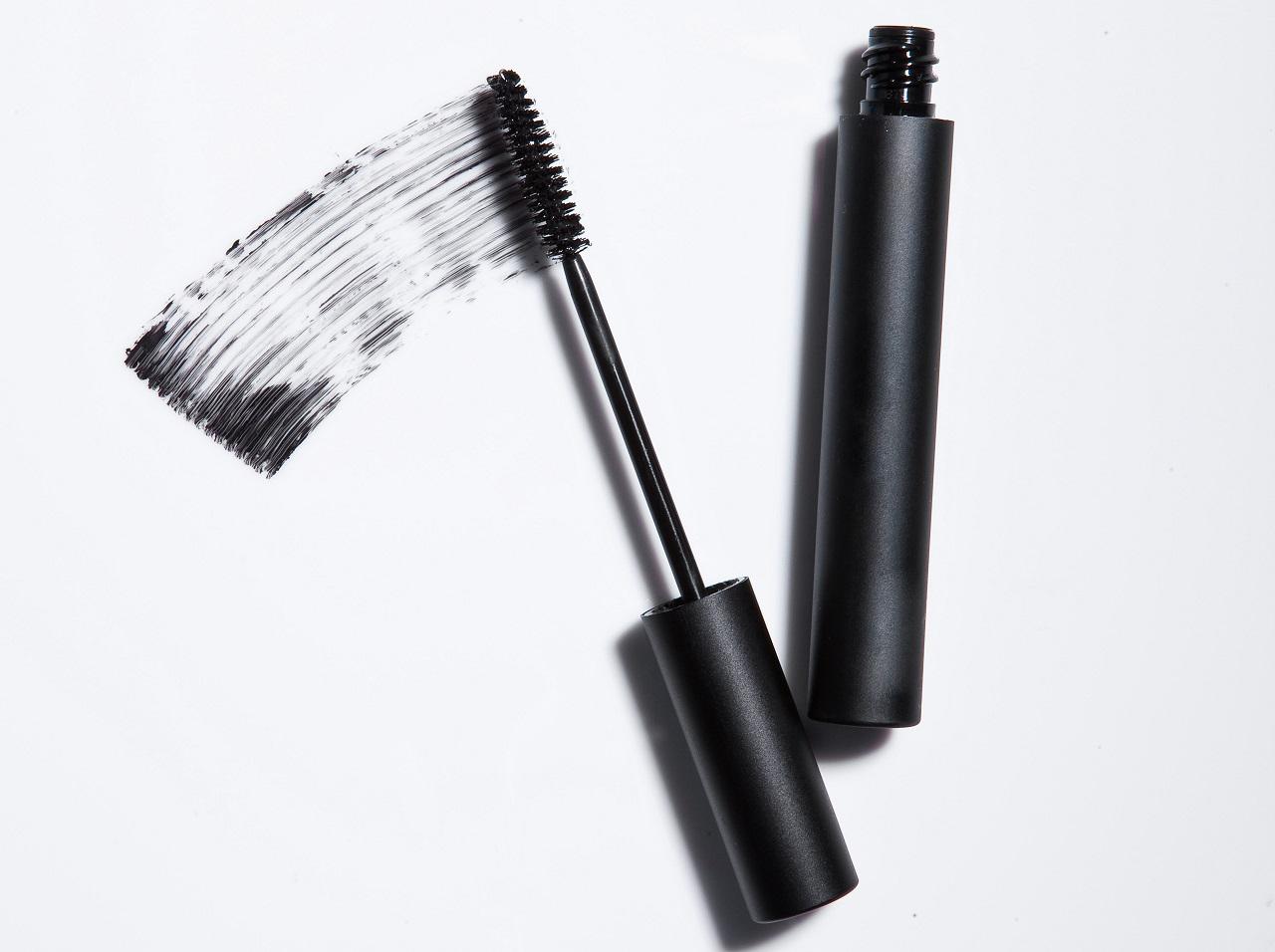 マスカラの塗り方でデカ目に見せる!理想の扇状まつげに仕上げるメイク法