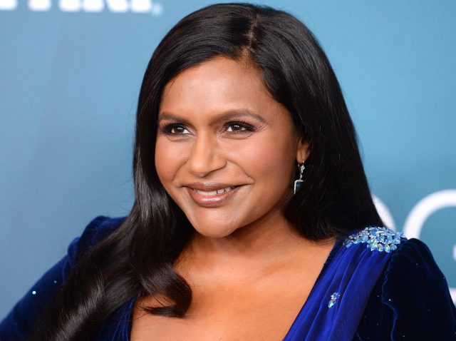 『オーシャンズ8』ミンディ・カリング、産後もマタニティパンツで！ノリノリ動画を公開