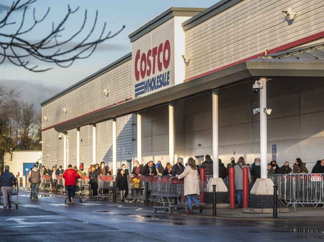 コストコのクリスマスケーキを狙う「転売ヤー」、“あること”でパニックになり事件発生