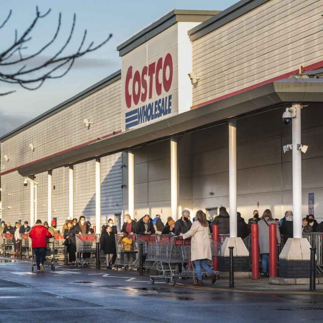 コストコのクリスマスケーキを狙う「転売ヤー」、“あること”でパニックになり事件発生