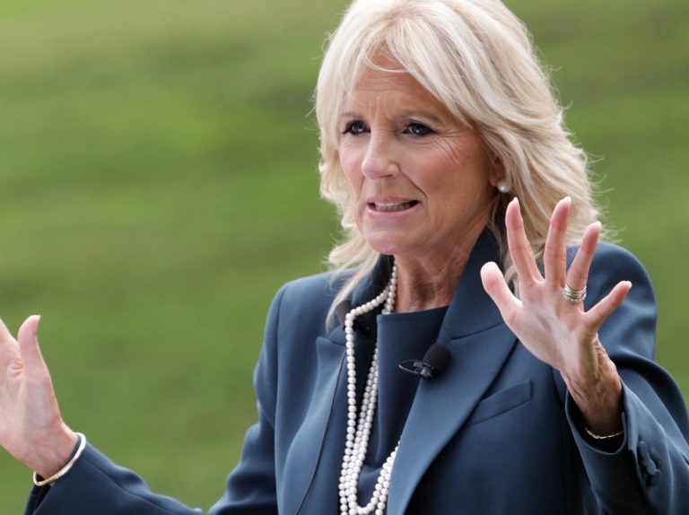 ジョー・バイデン妻のジル・バイデンは「博士」じゃない、米有名紙の女性蔑視発言に大批判