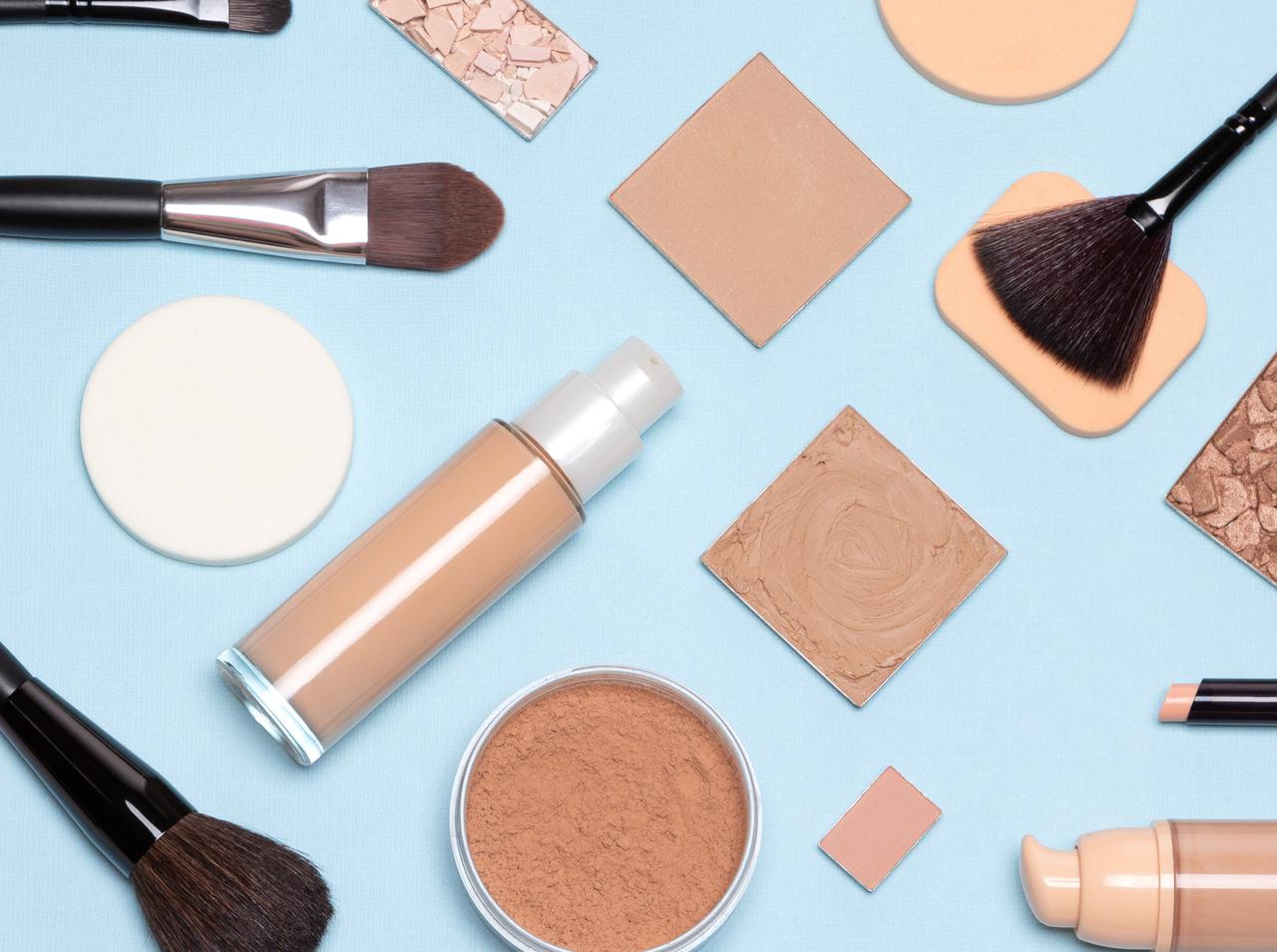 手持ちのファンデがツヤ肌仕上げに！肌のくすみもカバーする裏ワザとは？