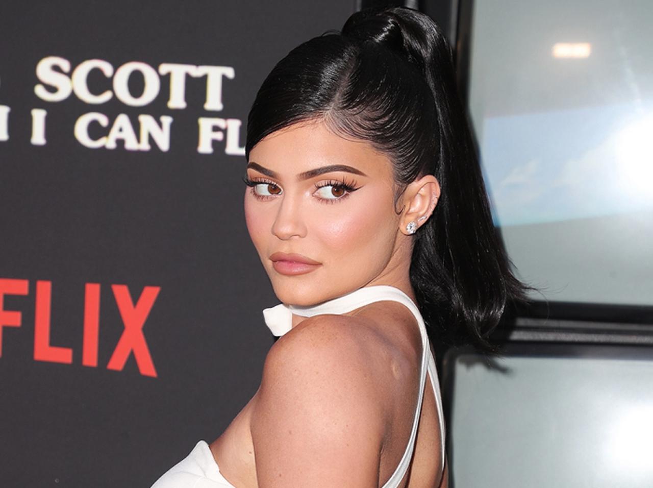 カイリー・ジェンナー、「シャワーの水圧弱すぎ」疑惑にこれでもかと反論