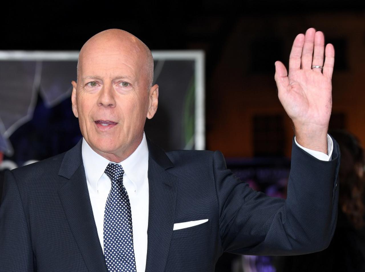 ブルース・ウィリス、マスク着用を拒否して店から追い出される