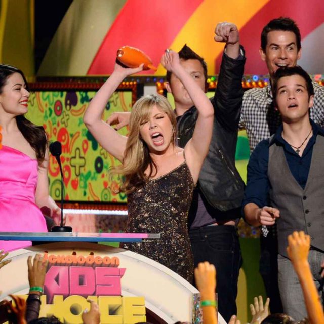 ミランダ・コスグローヴ、『iCarly（アイ・カーリー）』リブート版のセット写真を公開