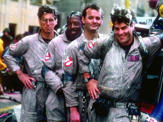 『ゴーストバスターズ』新作の衣装が公開！フィン・ヴォルフハルトがオリジナル版の衣装を着用していると話題！