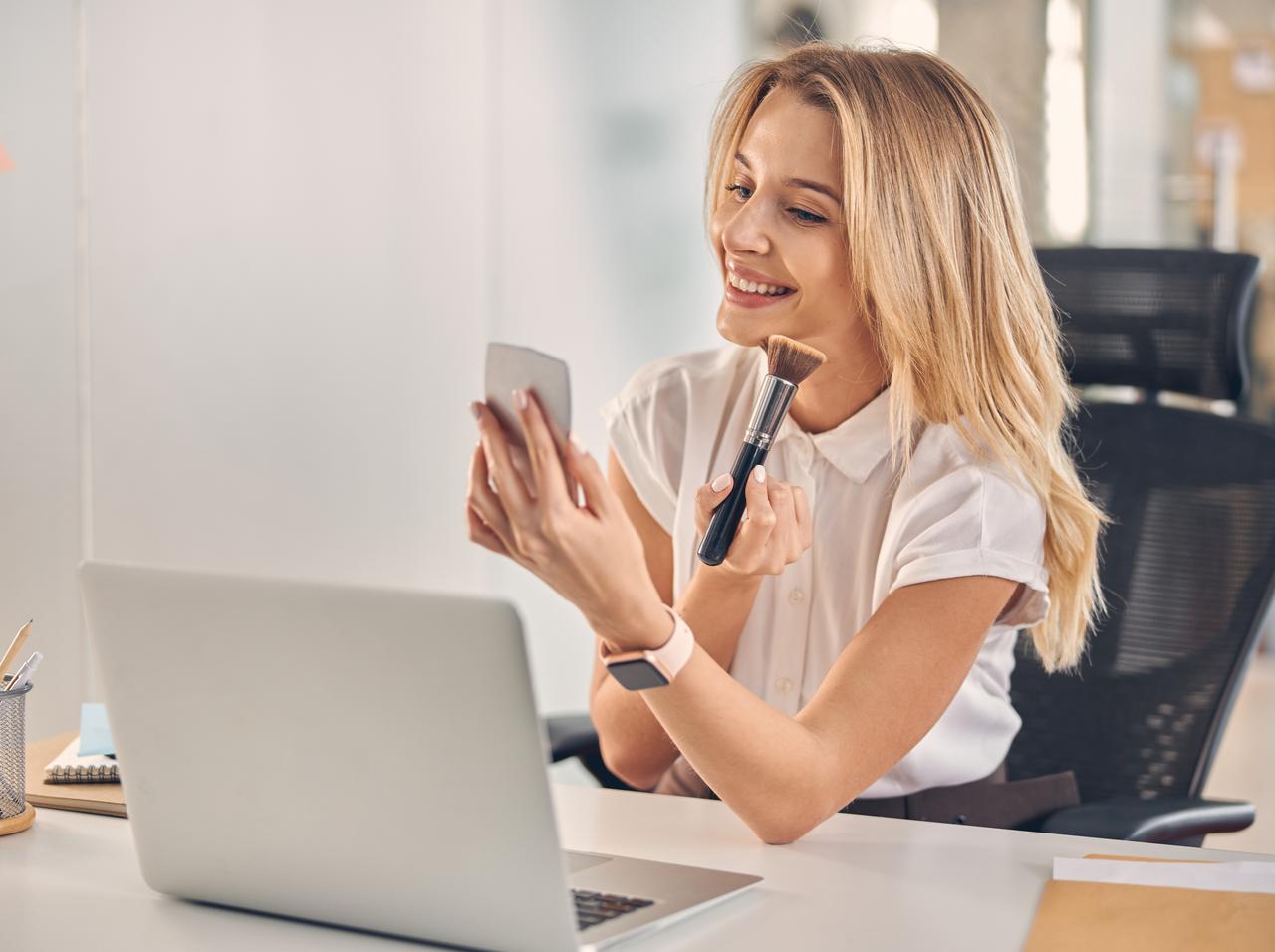 ヘアメイクで「オンライン映え」を狙う4つのポイントとは？