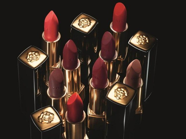 シャネル、21年春コスメは“ライオン”ロゴが入った限定リップ