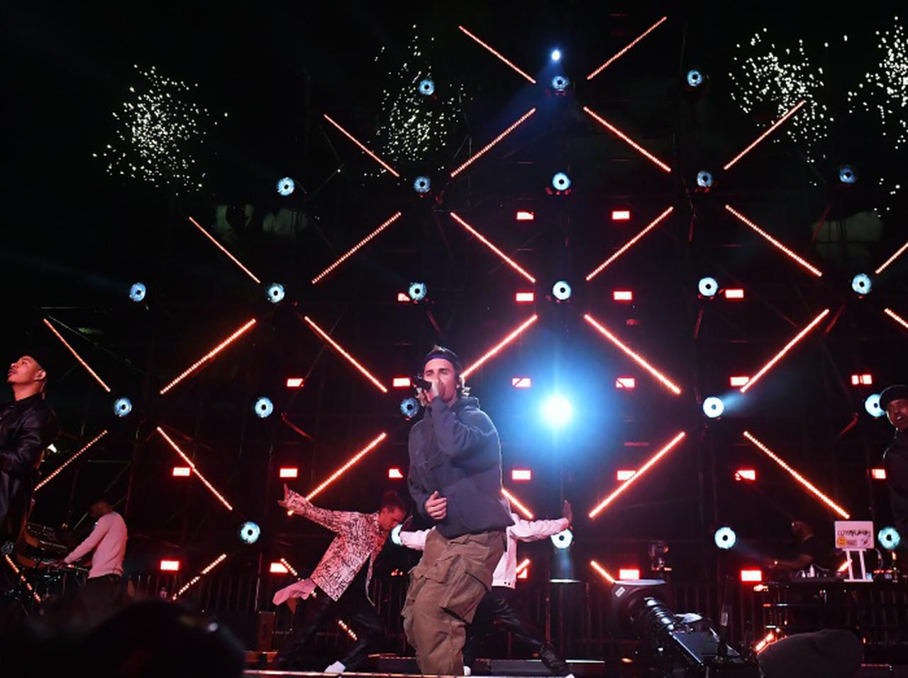 ジャスティン・ビーバー、3年ぶりのコンサートに“熱狂的ファン”のビリー・アイリッシュも大興奮【ライブレポ】