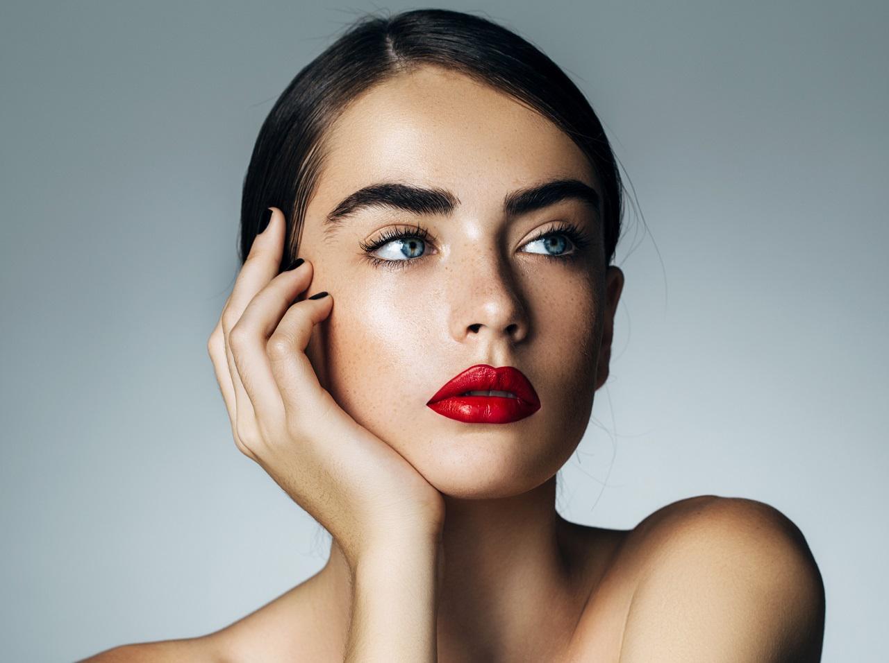 どんな眉毛が流行る?2021年のトレンド眉のキーワード3選