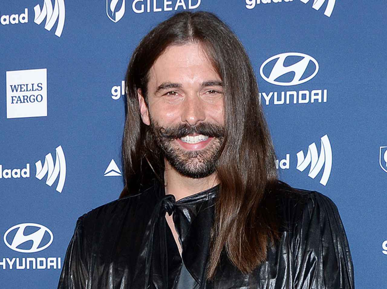 『クィア・アイ』ジョナサン、2021年初投稿は極秘結婚していた夫との写真