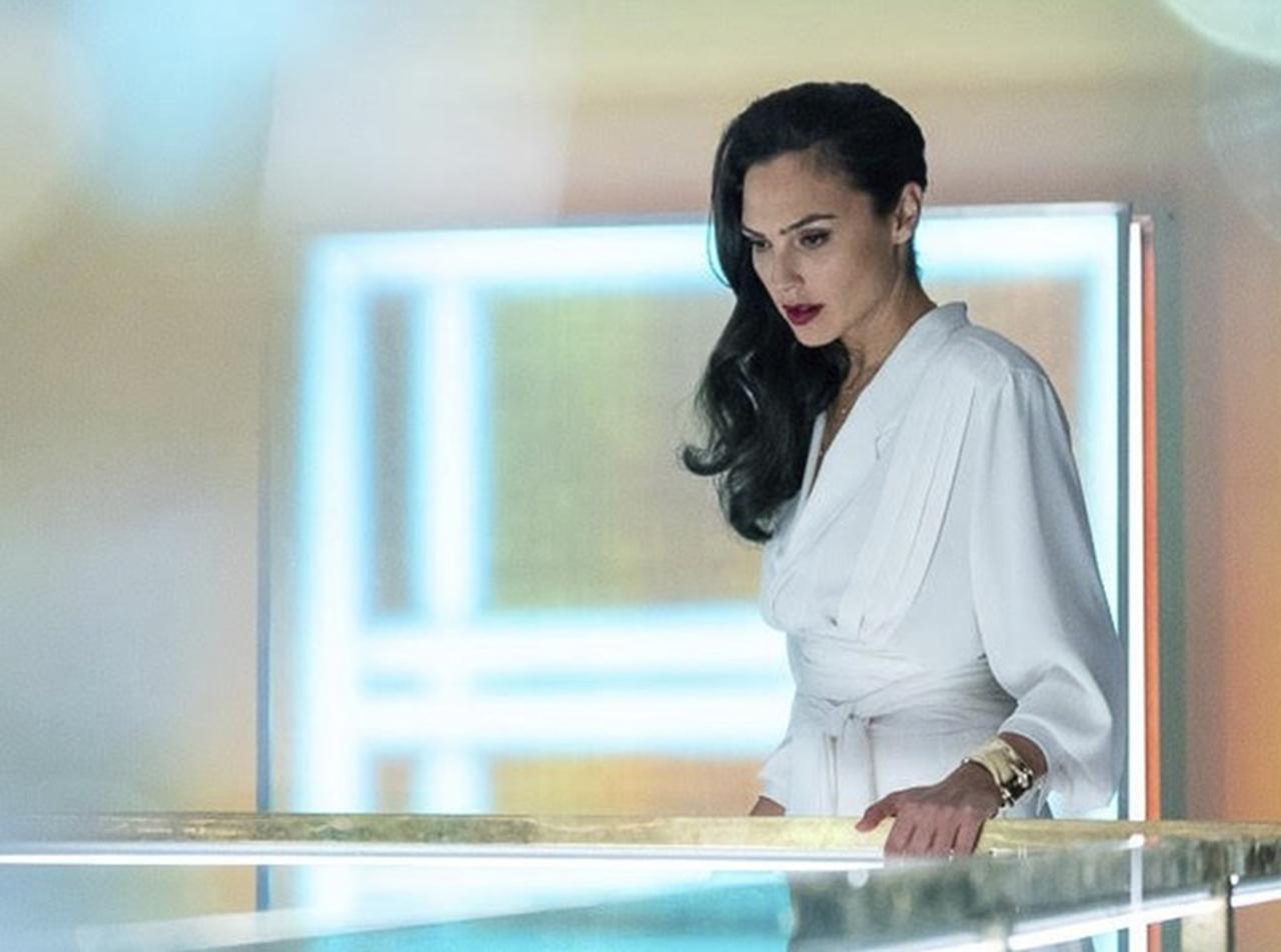 ティファニーの名品、『ワンダーウーマン1984』にてガル・ガドットの腕で輝く