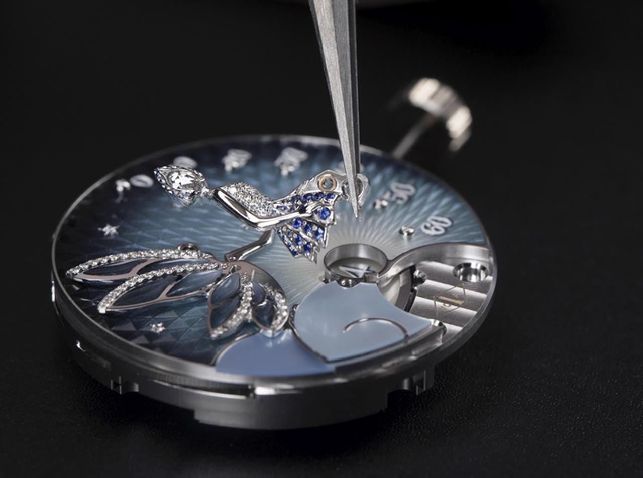 ヴァン クリーフ&アーペル、妖精が杖で時をあやつるロマンチックな新作ウォッチ