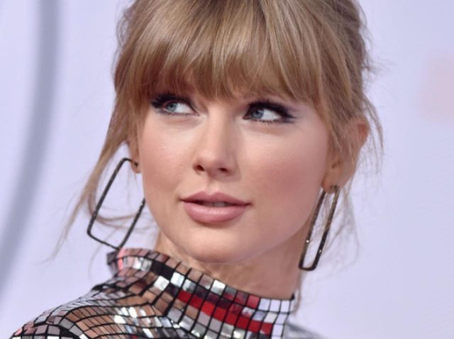 テイラー・スウィフト、「親友の裏切り」を匂わせ？意味深歌詞に注目