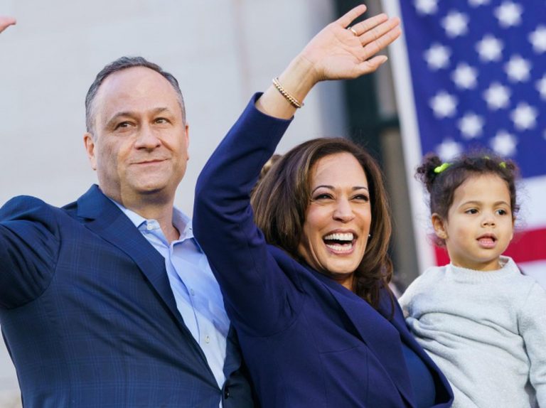 カマラ・ハリス副大統領、夫との初デート前に「夫の名前をググった」と明かす