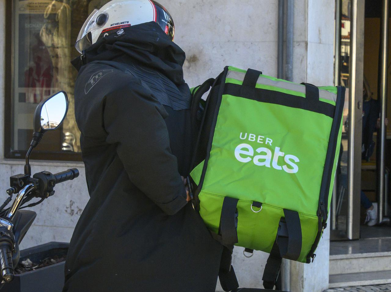 ウーバーイーツで「チップ」払ってる?ある配達員が明かした“経験”がすごい…