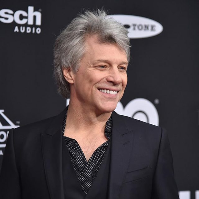 ジョン・ボン・ジョヴィ、ビートルズの楽曲をバイデン大統領の就任記念番組で熱唱