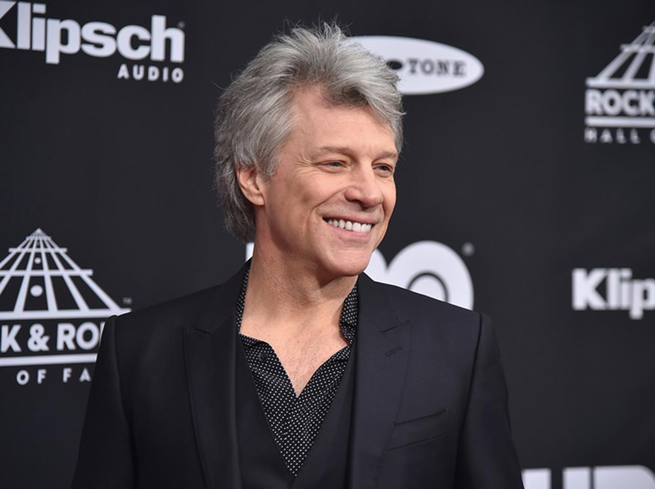 ジョン・ボン・ジョヴィ、ビートルズの楽曲をバイデン大統領の就任記念番組で熱唱