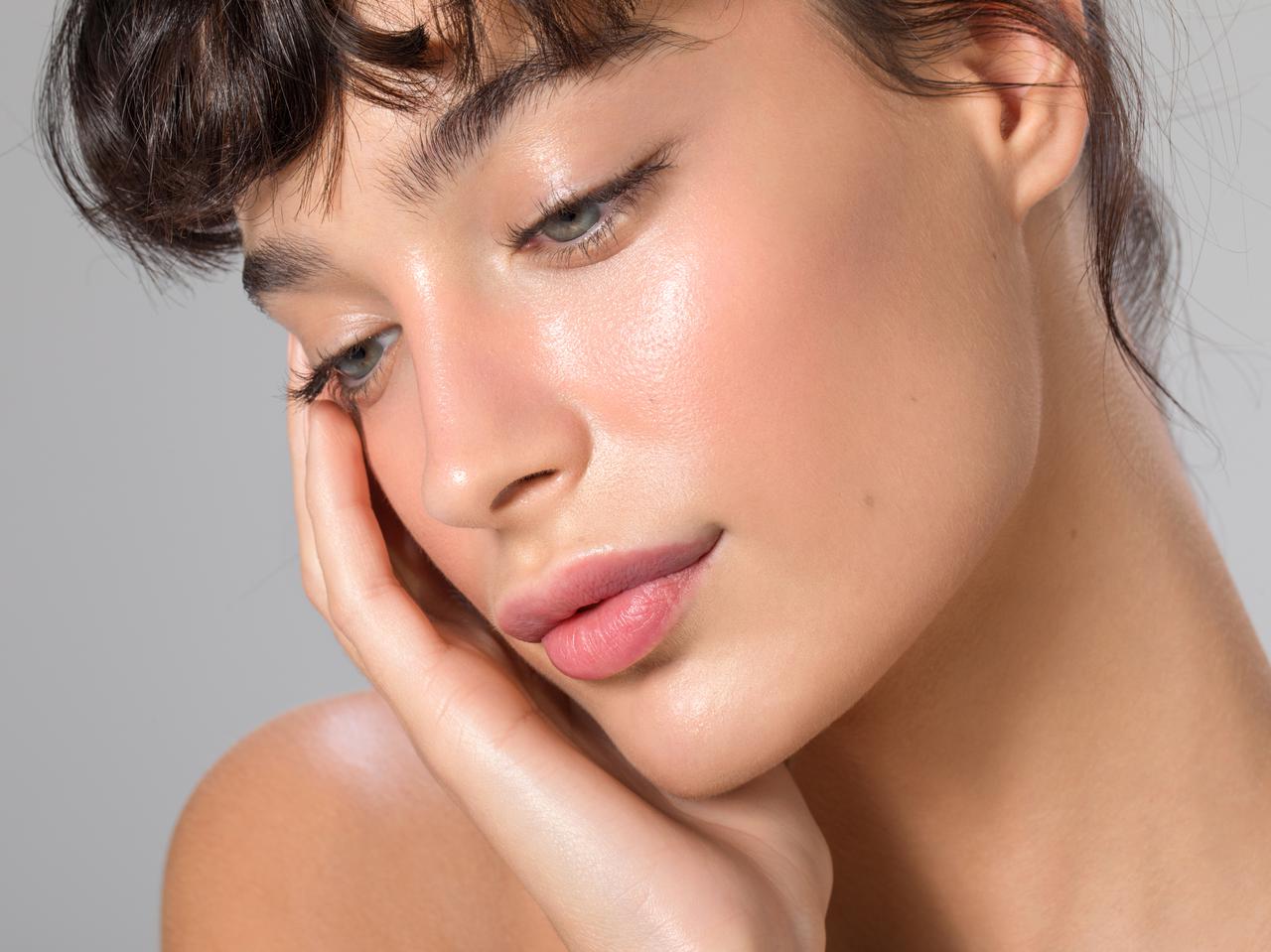 透明感たっぷり！極上ツヤ肌「グラス・スキン」を一瞬で手に入れる方法