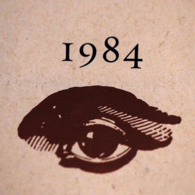 ジョージ・オーウェルの小説『1984』がTVドラマ化！もとになった舞台では、観客が気絶や嘔吐⁉︎